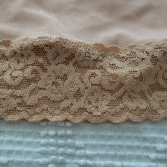 SPANX BY SARA BLAKELY  WOMENS SHAPEWEAR . LIKE NEW! - Picture 4 of 6